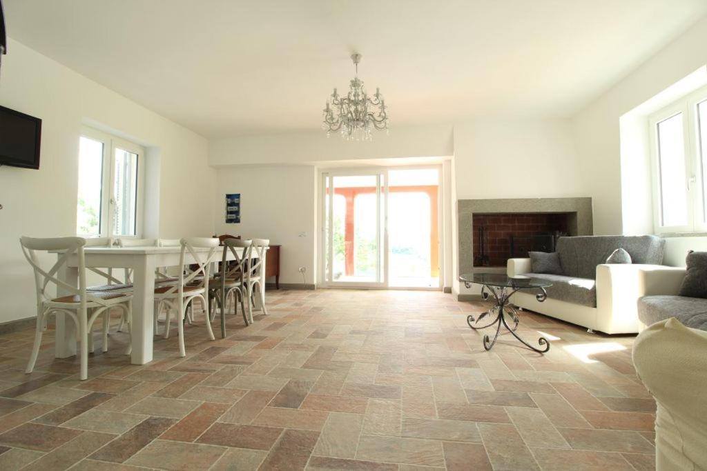 Luxury Villa Arianna Tarano Zewnętrze zdjęcie